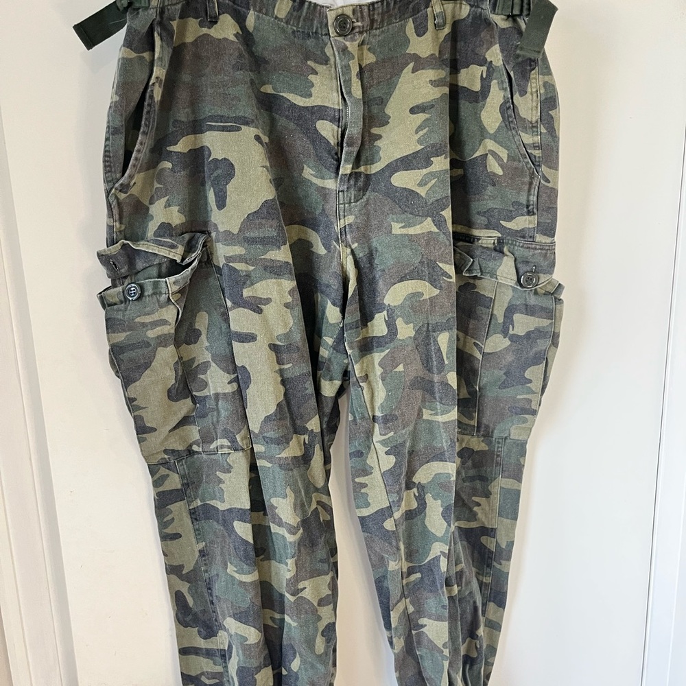 Fashion Nova Camo cargo pants